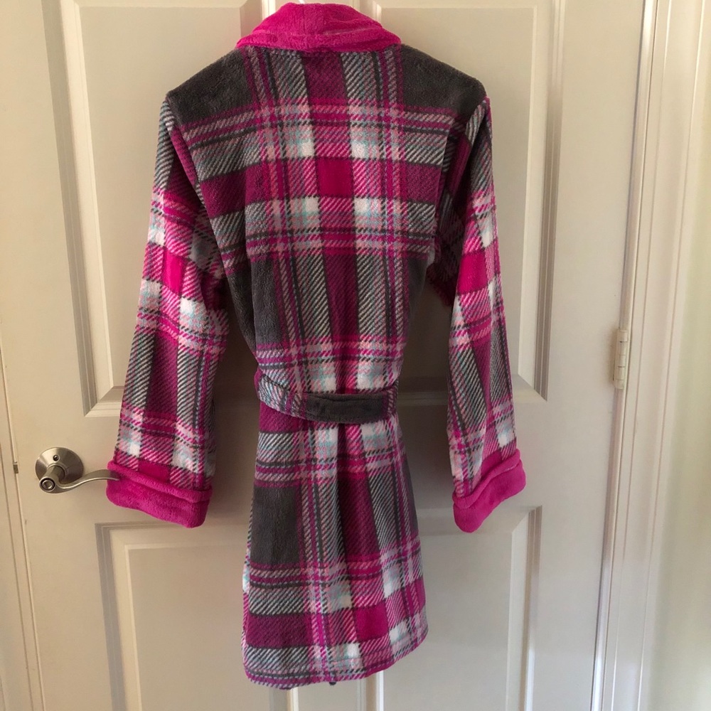 Kenzie Robe - Picture 2 of 2